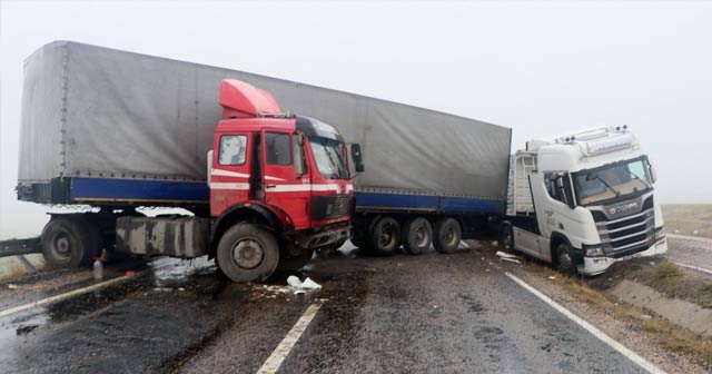 Aksaray’da sisli havada 10 araç birbirine girdi: 2 yaralı