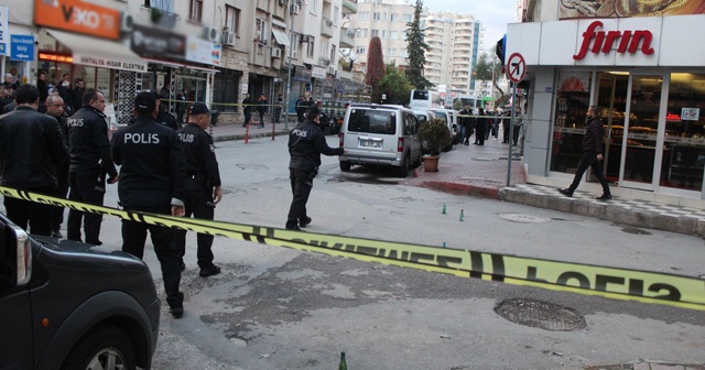 Antalya&#039;da silahlı ve sopalı kavga: 2 yaralı