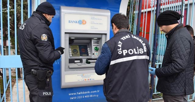 ATM&#039;ye takılan tuzağı vatandaş fark etti