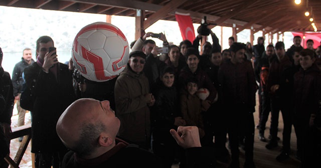 Bakan Süleyman Soylu, Tunceli&#039;de top oynadı