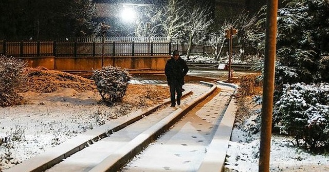 Başkent Ankara’da mevsimin ilk karı yağdı