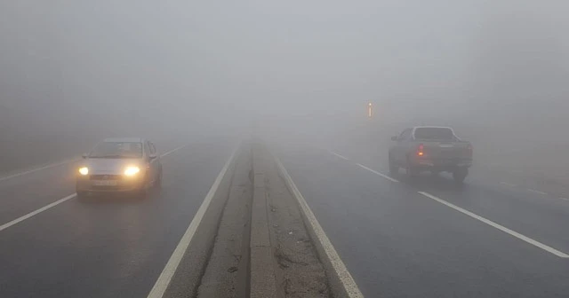 Bolu Dağı’nda sis nedeniyle göz gözü görmüyor