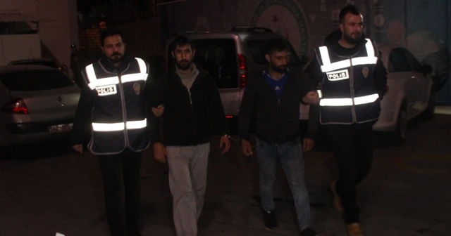 Çaldıkları motosikleti itelerken suçüstü yakalandılar