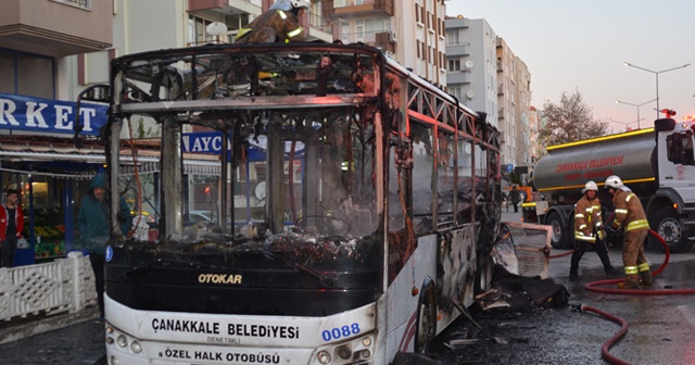 Çanakkale&#039;de halk otobüsü yandı