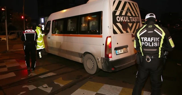 Çeşitli suçlardan aranması olan 8 şahıs, okul önü denetimlerinde yakalandı