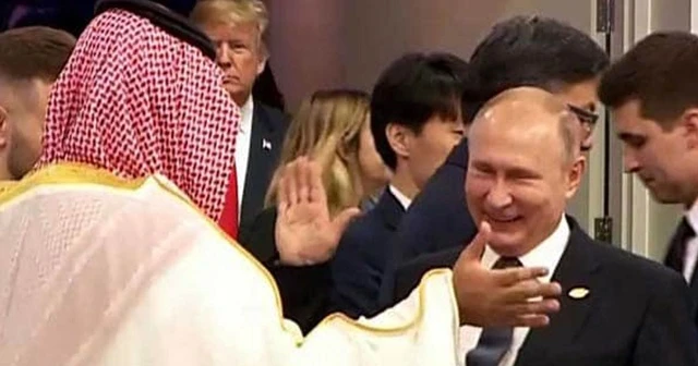 Çok konuşulan selamlaşma için Kremlin'den açıklama