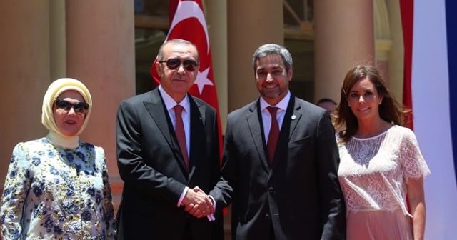 Cumhurbaşkanı Erdoğan Paraguay&#039;da! Türk vatandaşlarından sevgi gösterisi