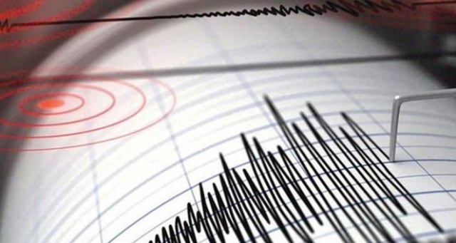 Endonezya&#039;da 5,7 büyüklüğünde deprem