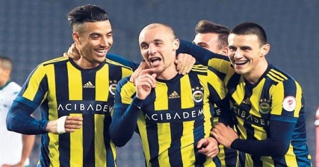 Fenerbahçe&#039;de iki futbolcu affedildi!