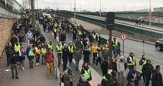 Fransa&#039;da sarı yelekliler yeniden sokağa çıktı