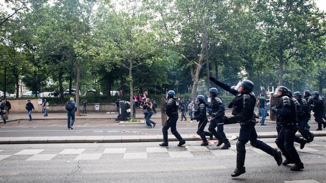 Fransa&#039;da sarı yeleklilerin gösterisi öncesi çok sayıda gözaltı