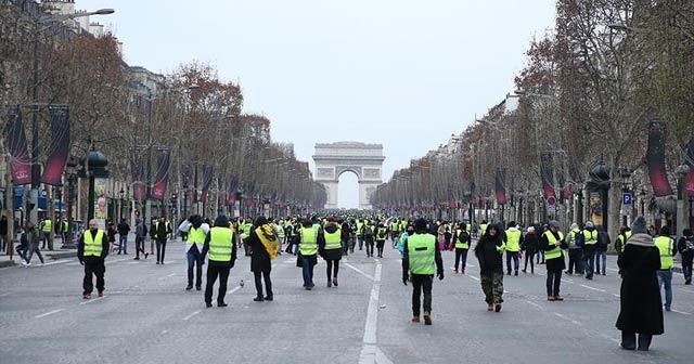 Fransa&#039;daki gösterilerde ölü sayısı 10&#039;a yükseldi