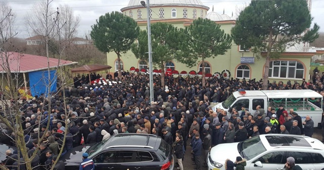 İstanbul&#039;da kazada şehit olan polis, son yolculuğuna uğurladı