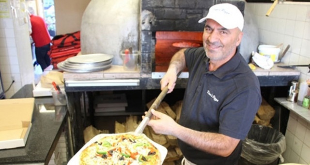 Kanada&#039;da Türk pizzacı evsizlere pizza dağıttı!