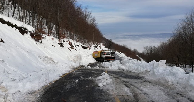 Kartepe&#039;de kar kalınlığı 72 santimetreye ulaştı