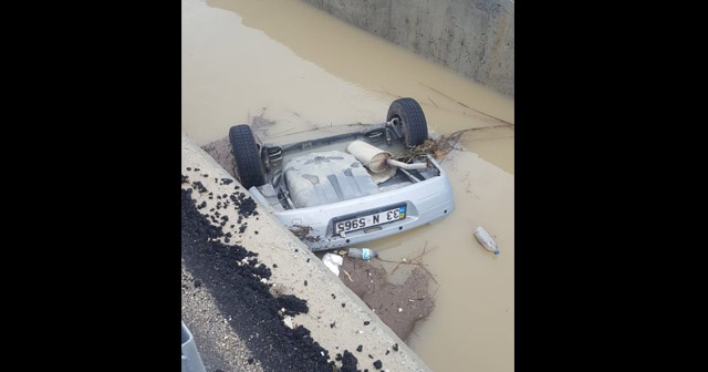 Kayıp gençlerin cesedi su kanalına düşen otomobilden çıktı