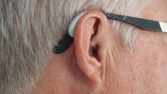 Kulak arkasında şişlik neden olur? Kulak arkası şişlik tedavisi