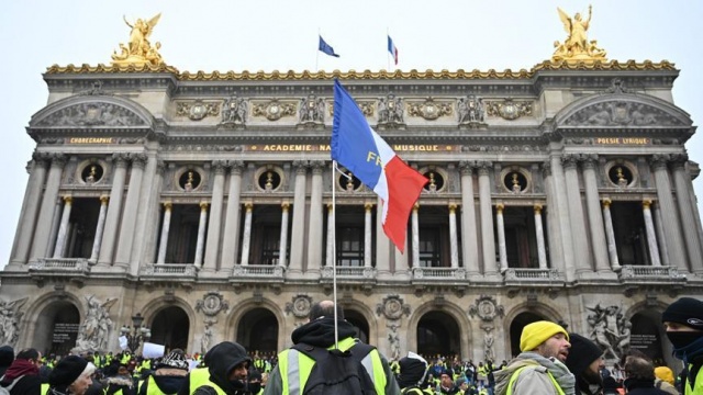 Macron&#039;un sarı yelekliler için aldığı kararlara onay
