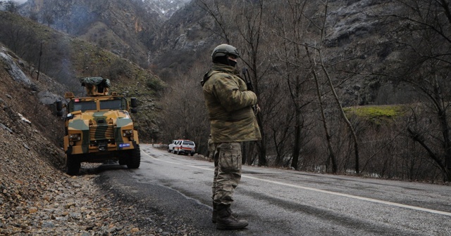 Mağarada sıkıştırılan teröristlere ses sistemi kurulup &#039;teslim olun&#039; anonsu yapıldı