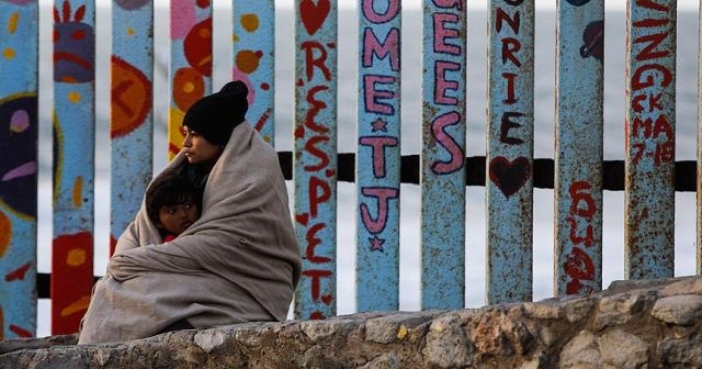 Meksika göçmenlerin ülkede kalmasına izin verecek