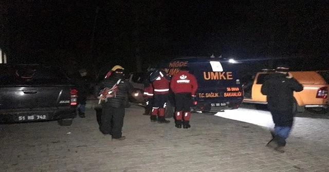 Niğde'de çığ altında kalan 2 dağcıdan biri kurtarıldı!