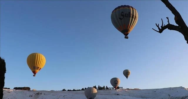 Pamukkale'de balon turlarına yoğun ilgi