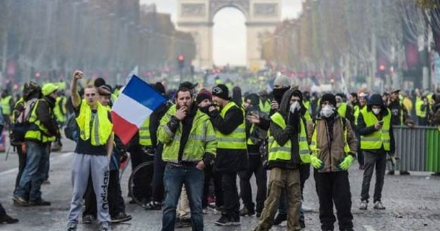 Paris Belediye Başkanından sarı yeleklilere destek: Hakları var