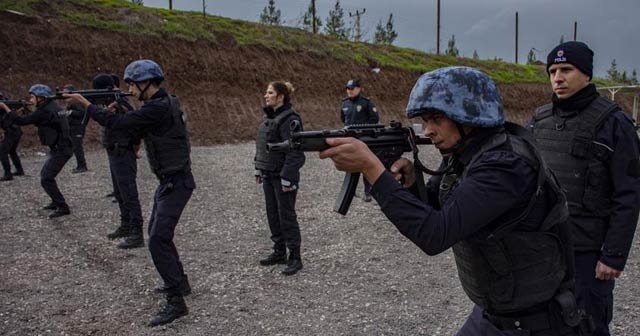 Polis adaylarının zorlu eğitimi