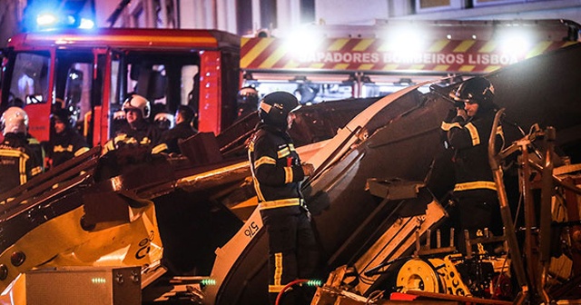 Portekiz'de tramvay devrildi: 28 yaralı