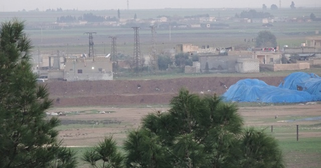 Terör örgütü PYD/YPG&#039;nin kontrolündeki Rasulayn’da mevzi kazıldı