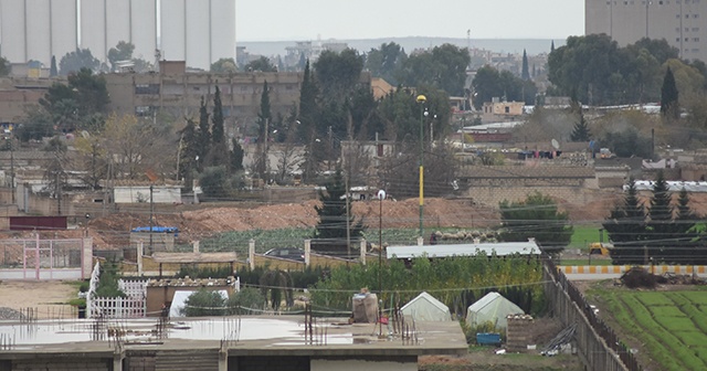 Terör örgütü YPG hendek kazıyor