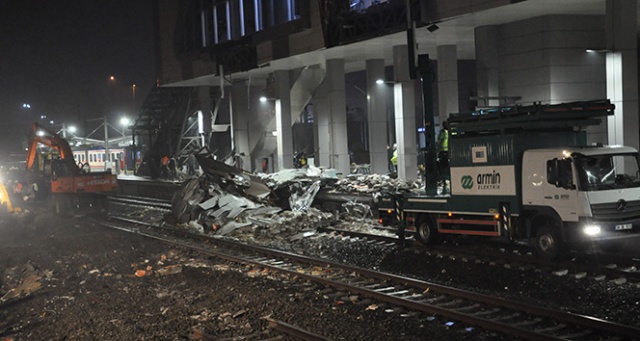 Tren kazasındaki vagonların enkazı kaldırıldı