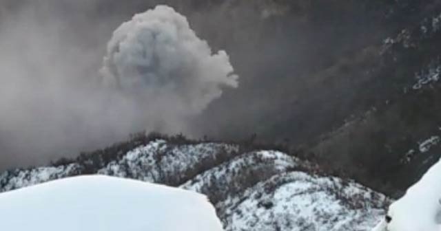 Tunceli’de teröristlerin bulunduğu mağarayı 9’uncu gününde jetler vurdu