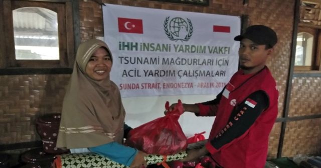 Türkiye’den tsunaminin vurduğu Endonezya’ya acil yardım
