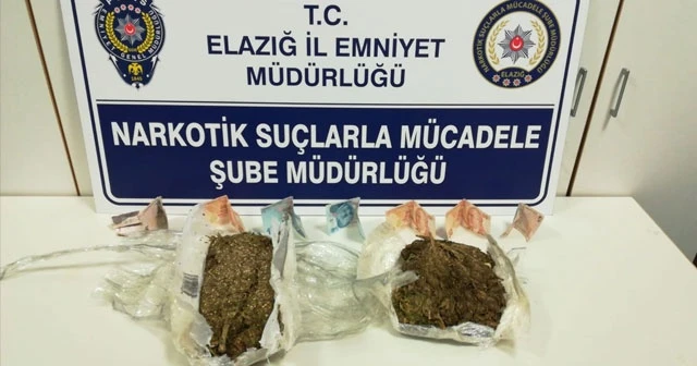 Vücuduna sarılı esrarla yakalandı