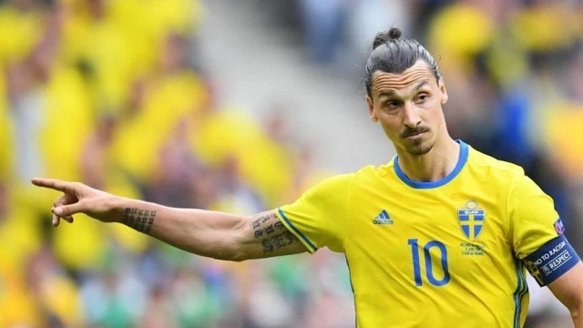 Zlatan Ibrahimovic'in sözleşmesi bir yıl uzatıldı
