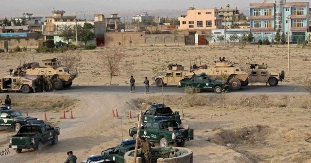 Afganistan&#039;da Taliban askeri kampa saldırdı: 12 ölü