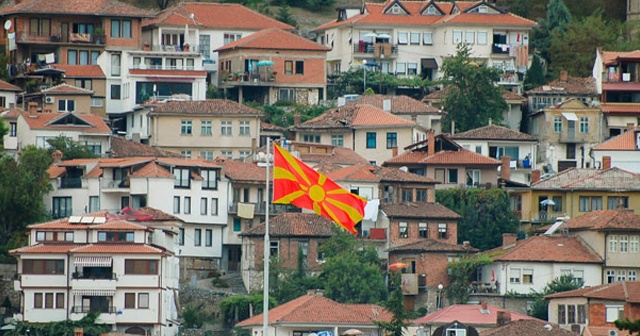Arnavutça Makedonya&#039;da ikinci resmi dil oldu