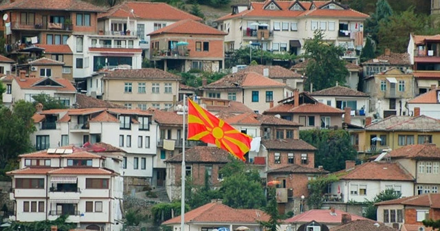 Arnavutça Makedonya'da ikinci resmi dil oldu