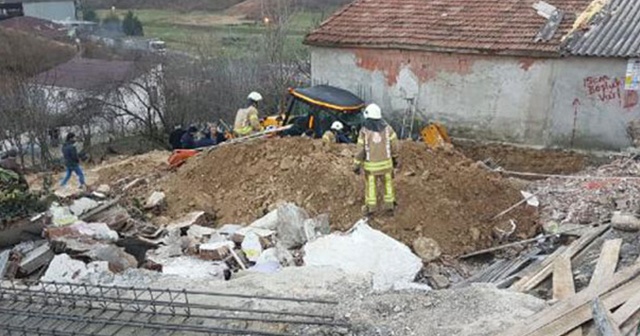 Arnavutköy&#039;de inşaat kazısında göçük