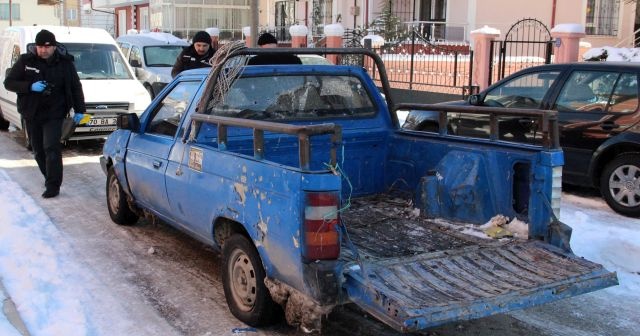 Baba ile kızının içinde bulunduğu pikap araca silahlı saldırı