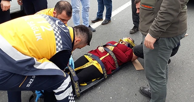 Genç kadın kendisini seyir halindeki araçtan attı