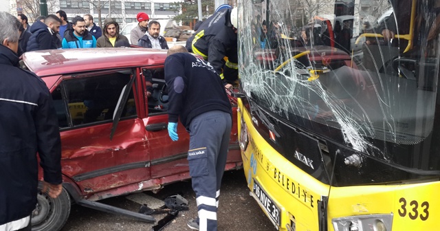 Bursa&#039;da can pazarı...Yolcu otobüsüyle kafa kafaya çarpıştı