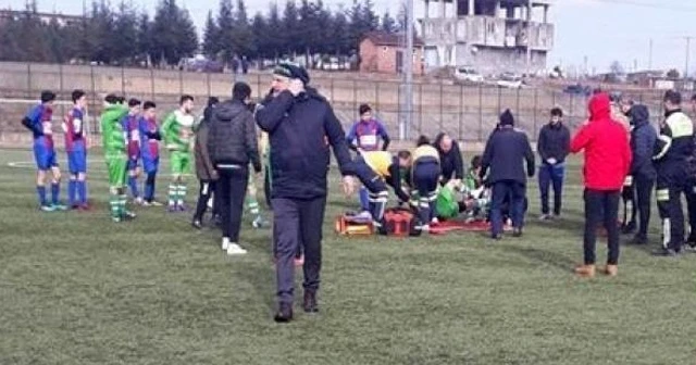 Dili boğazına kaçan futbolcuyu takım arkadaşı kurtardı