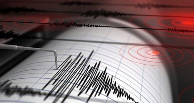 Endonezya&#039;da 6,2 büyüklüğünde deprem