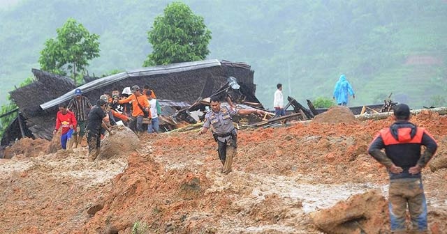 Endonezya&#039;da heyelan: 2 ölü, 41 kayıp