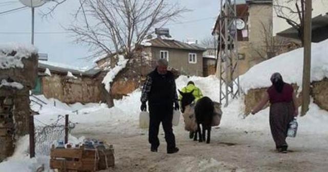 Eşekli kızaklı su çilesi