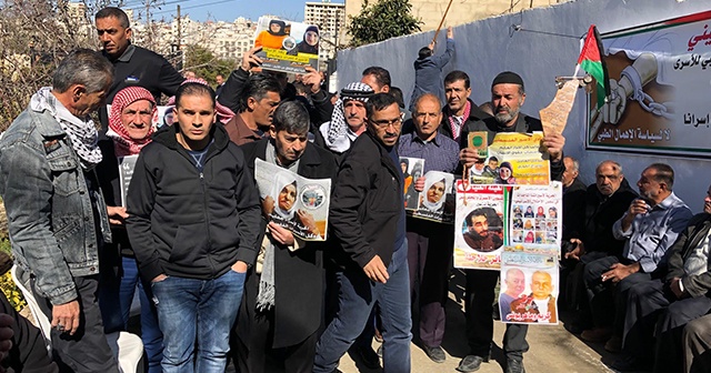 Filistinliler İsrail hapishanesindeki tutuklular için protesto düzenledi