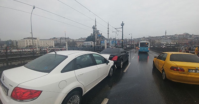 Galata Köprüsü&#039;nde trafik kazası: 1 yaralı