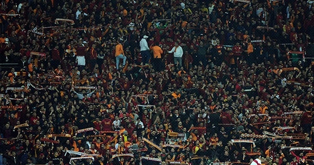 Galatasaray taraftarından isyan! Forvet istiyoruz